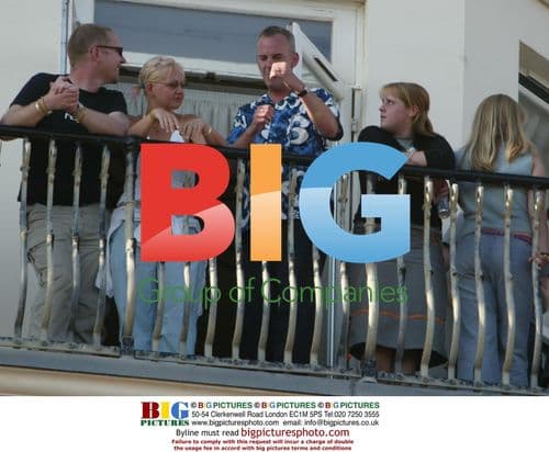 DJ FAT BOY SLIM Looks Down on Brighton Fans