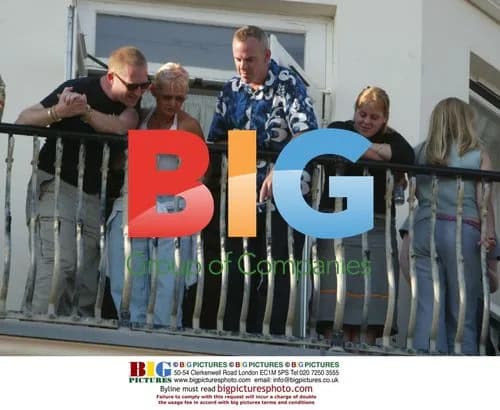 DJ FAT BOY SLIM Looks Down on Fans in Brighton