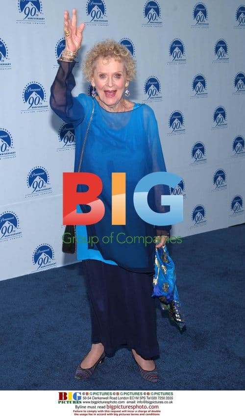 Gloria Stuart Arrives at Paramount Event