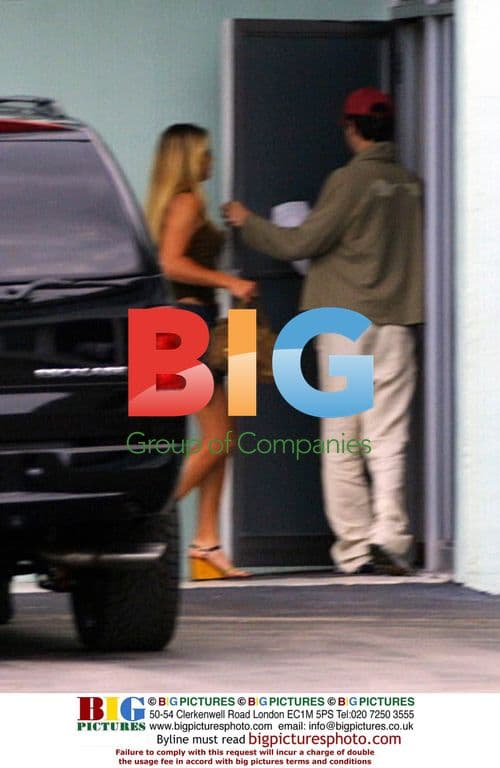 Anna Kournikova and Enrique Iglesias at Miami Studio