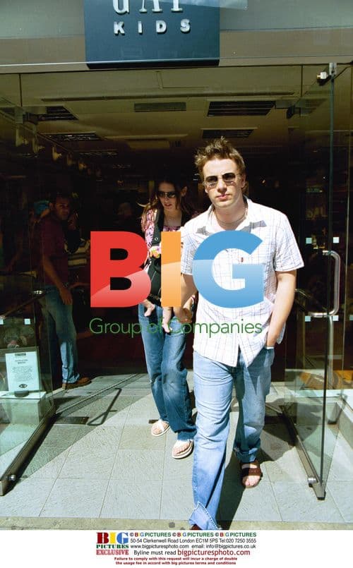 Jamie, Jools and Holly Oliver Shopping in Hampstead