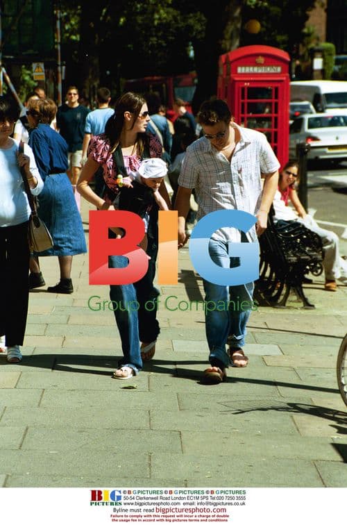 Jamie, Jools, and Holly Oliver Shopping