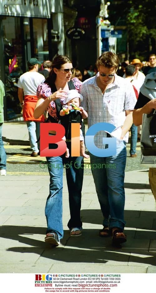 Jamie, Jools and Holly Oliver Shopping in Hampstead