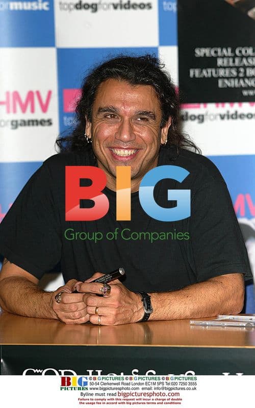 SLAYER sign new CD 'God Hates Us All' in London