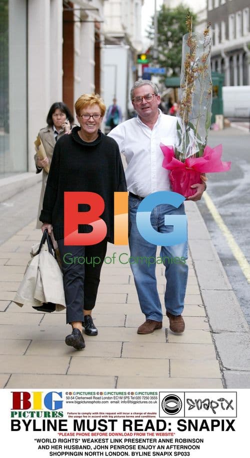 Weakest Link's Anne Robinson and husband shopping in London