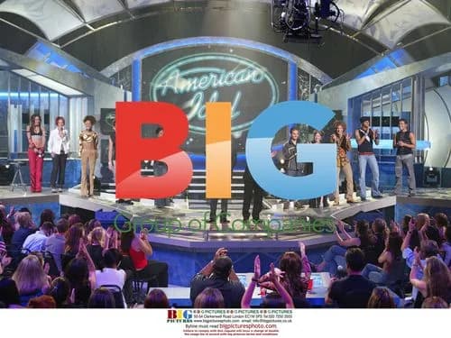 Seacrest and Dunkleman with American Idol finalists