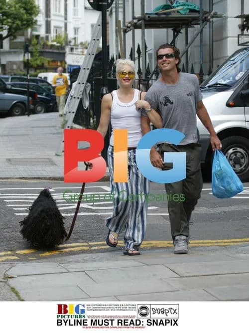 Gwen Stefani and Gavin Rossdale walk dog