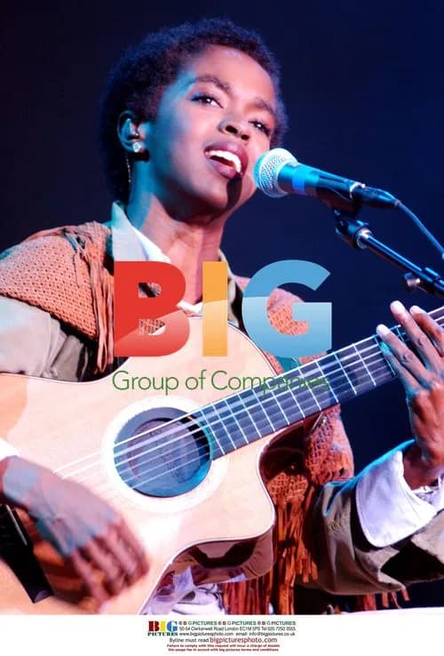 Lauryn Hill performing at Smokin Grooves Tour 2002