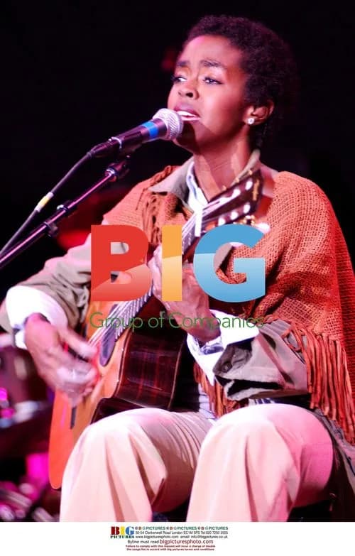 Lauryn Hill performing at Smokin' Grooves Tour 2002