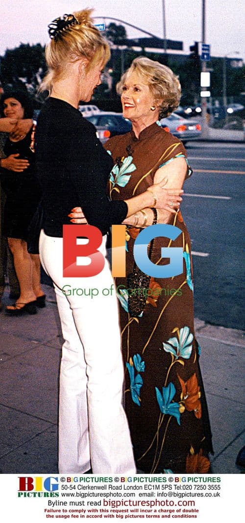 Tippi Hendren Receives Award