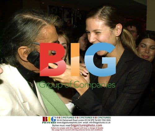 Heidi Klum places phone with message for Robert Evans