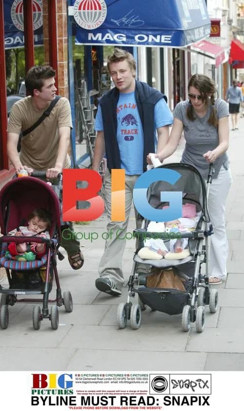 Jamie and Jules Oliver with baby Poppy shopping
