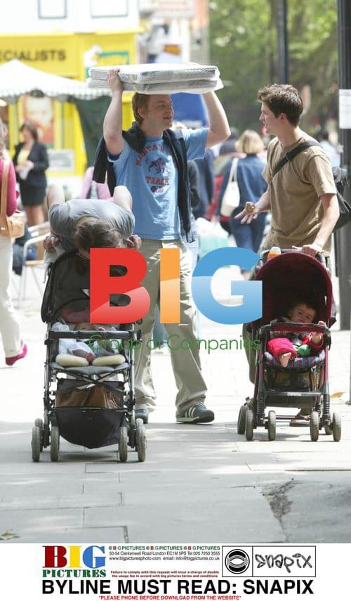 Jamie and Jules Oliver with Poppy shopping