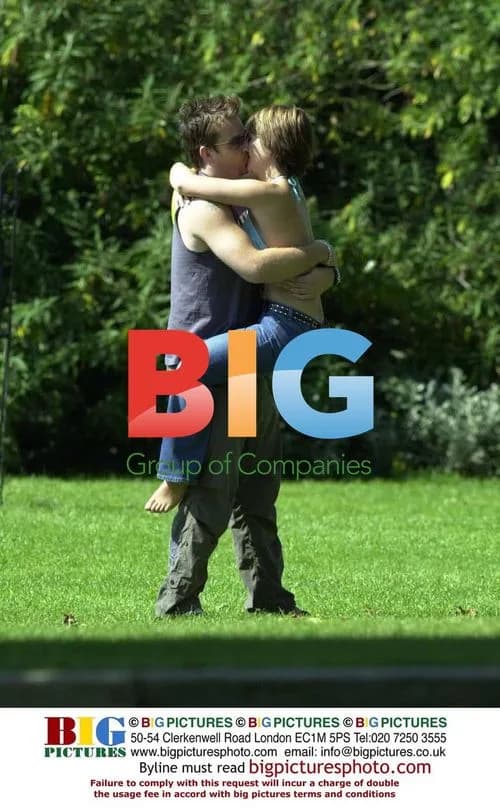 Harriet Scott and Boyfriend John O'Mahoney Enjoy Park