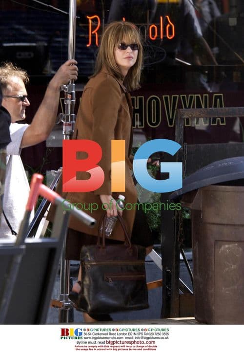 Meg Ryan films new movie with co-stars