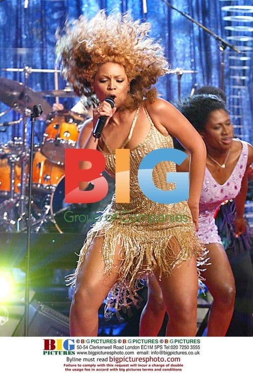 Adele Performs at Brit Awards