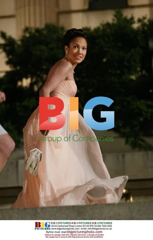 Jennifer Lopez on 'Uptown Girl' set