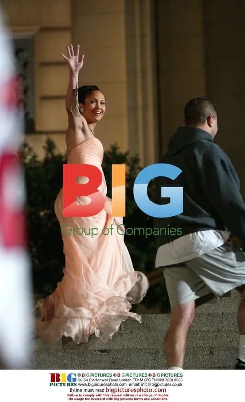 Jennifer Lopez on "Uptown Girl" film set