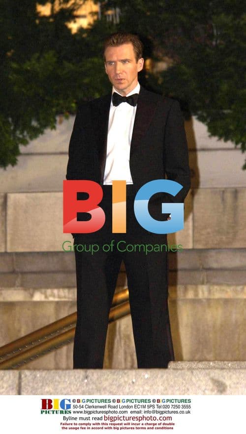 Ralph Fiennes at Met Museum Filming "Uptown Girl"