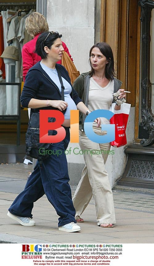 SHARLEEN SPITERI READS FAN NOTE