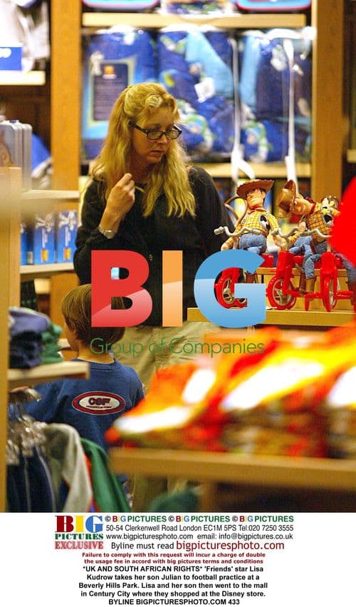 Lisa Kudrow takes son to football, mall