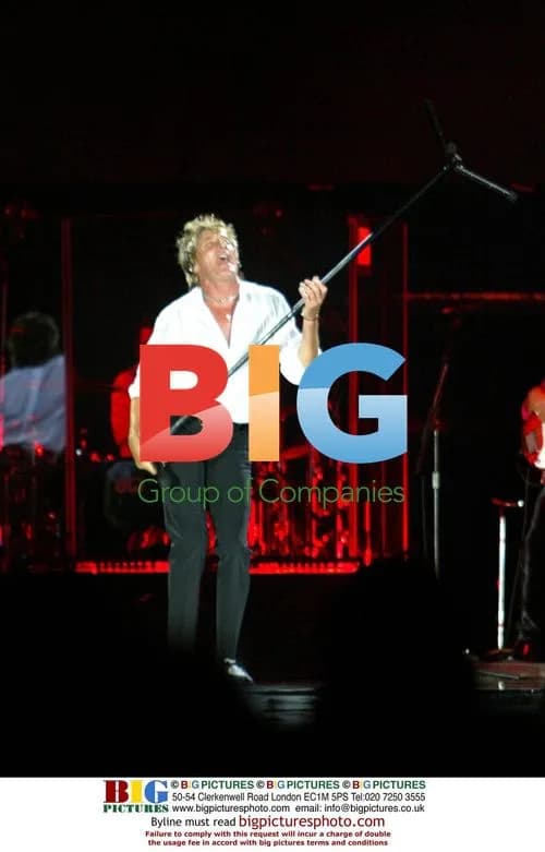 Rod Stewart Performs with Penny Lancaster at London Arena