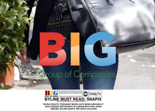 Pregnant Kate Moss at London Restaurant