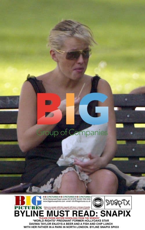 Pregnant Davinia Taylor enjoys lunch with father