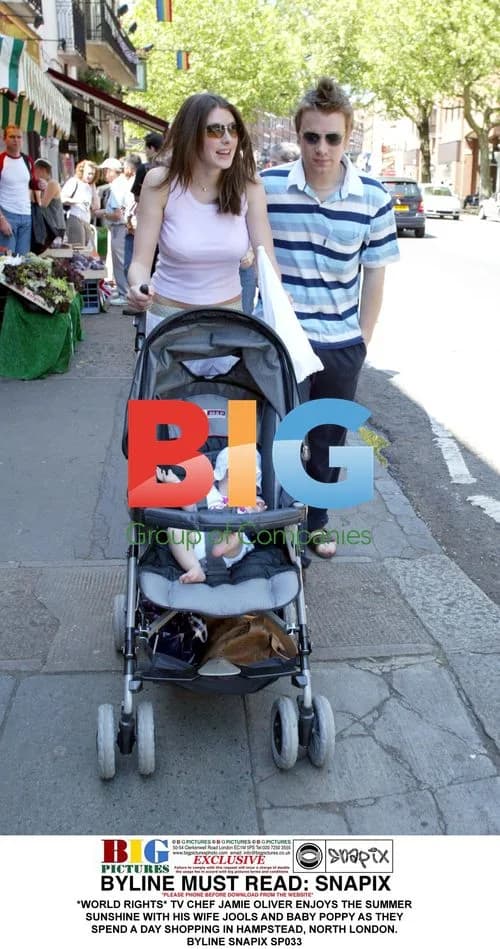 Jamie Oliver and Family Shopping in Hampstead