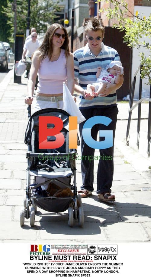 Jamie Oliver and family enjoy day out in London