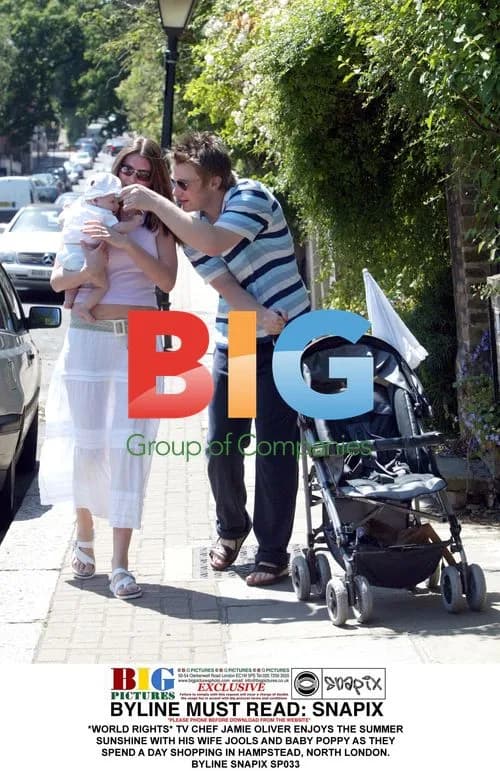 Jamie Oliver enjoys summer day with family