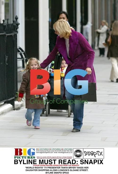 TV Presenter Tanya Bryer and Daughter Shopping