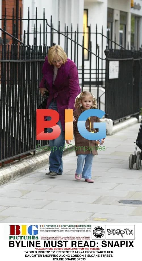 TV Presenter Tanya Bryer Shopping with Daughter