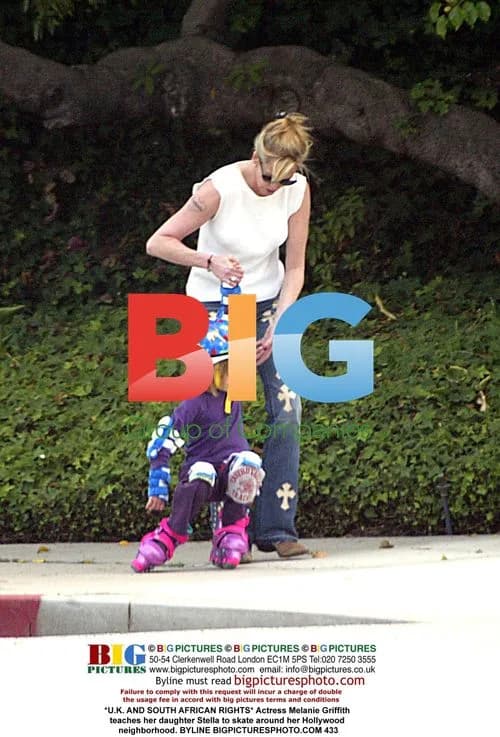 Melanie Griffith teaches daughter Stella to skate