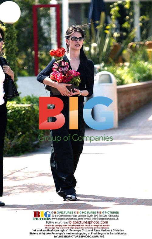 Penelope Cruz and Ryan Haddon Shopping in Santa Monica