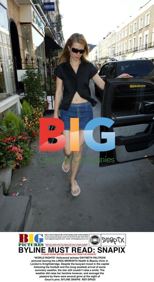 Gwyneth Paltrow Leaves Beauty Clinic