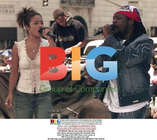 Wyclef Jean sings with Claudette Ortiz