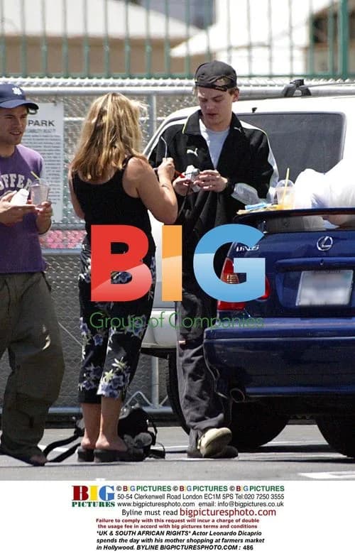 DiCaprio shops at Hollywood farmers market