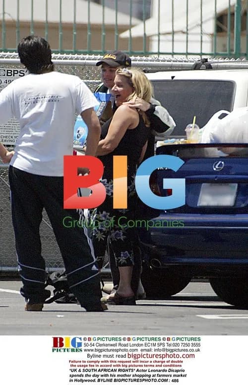 Leonardo DiCaprio shops with mom