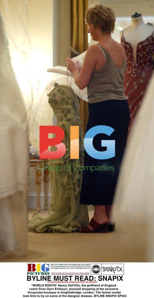 Nancy Dell'Olio Shopping in Knightsbridge