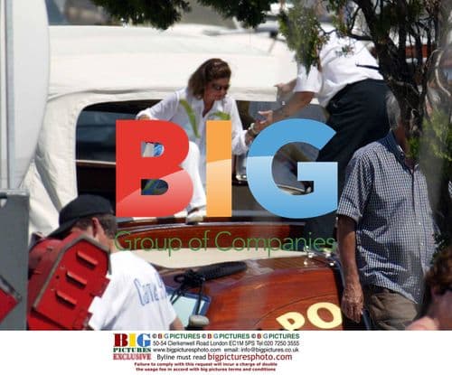 Queen of Sweden Exits Boat After Breakdown