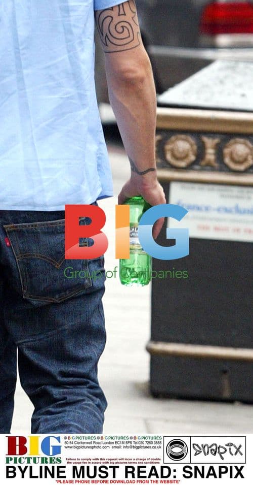 Dave Grohl strolls down London's Sloane Street