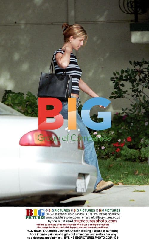 Jennifer Aniston Arrives at Doctor's Appointment