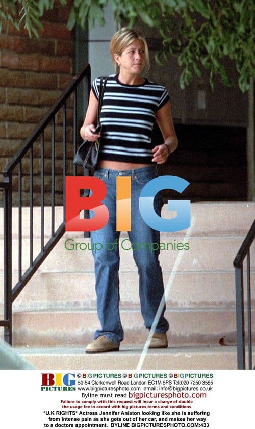 Jennifer Aniston Arrives at Doctor's Appointment