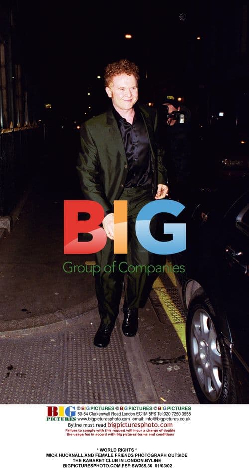 Mick Hucknall and Female Friends at Kabaret Club