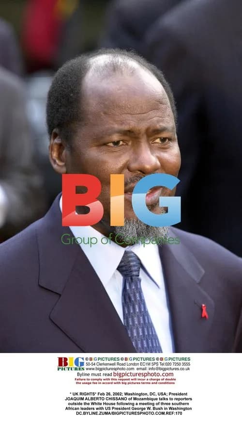 President CHISSANO of Mozambique talks to reporters