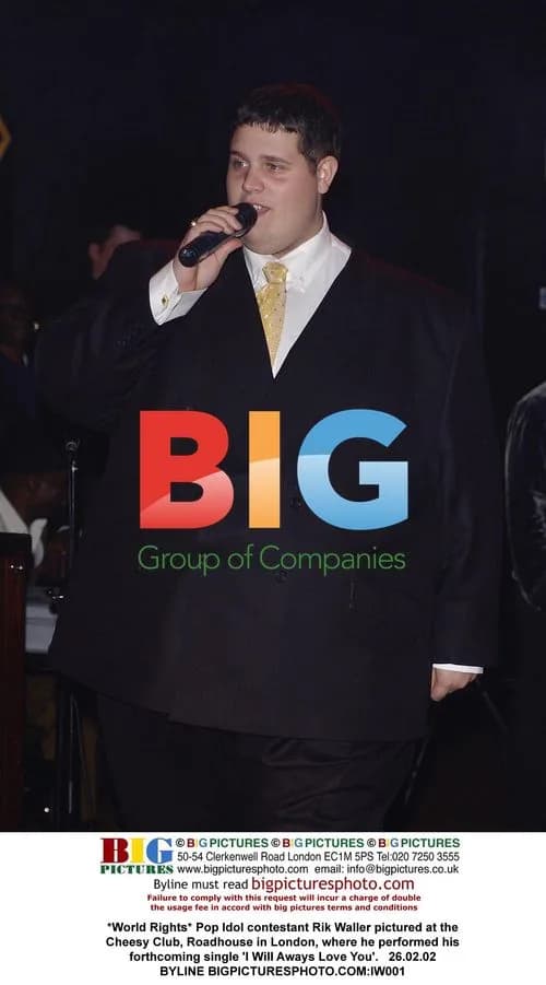 Pop Idol's Rik Waller Performs at Cheesy Club