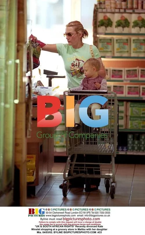Kate Winslet Shopping with Daughter Mia in Malibu