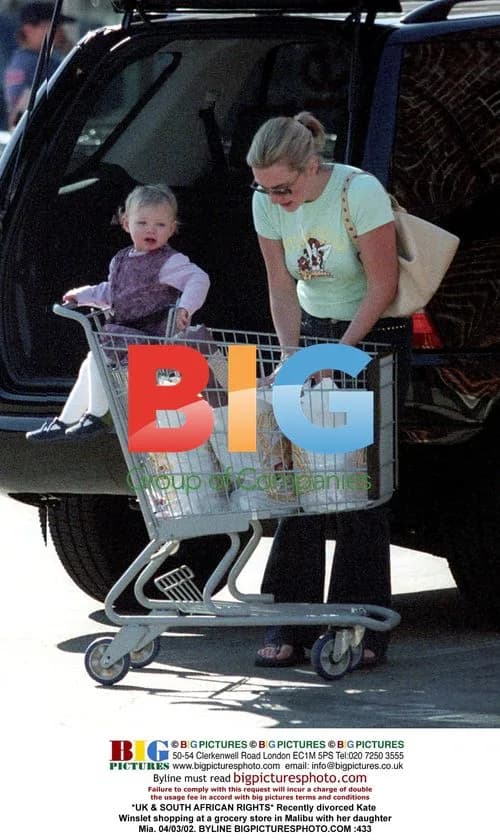 Kate Winslet shopping with daughter Mia in Malibu