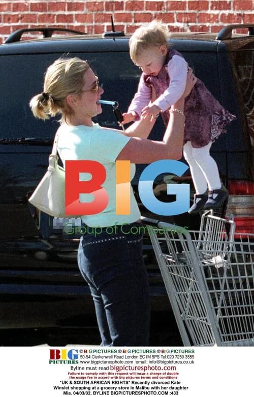 Kate Winslet shopping in Malibu with daughter